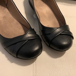 Life Stride simply comfy black round flats